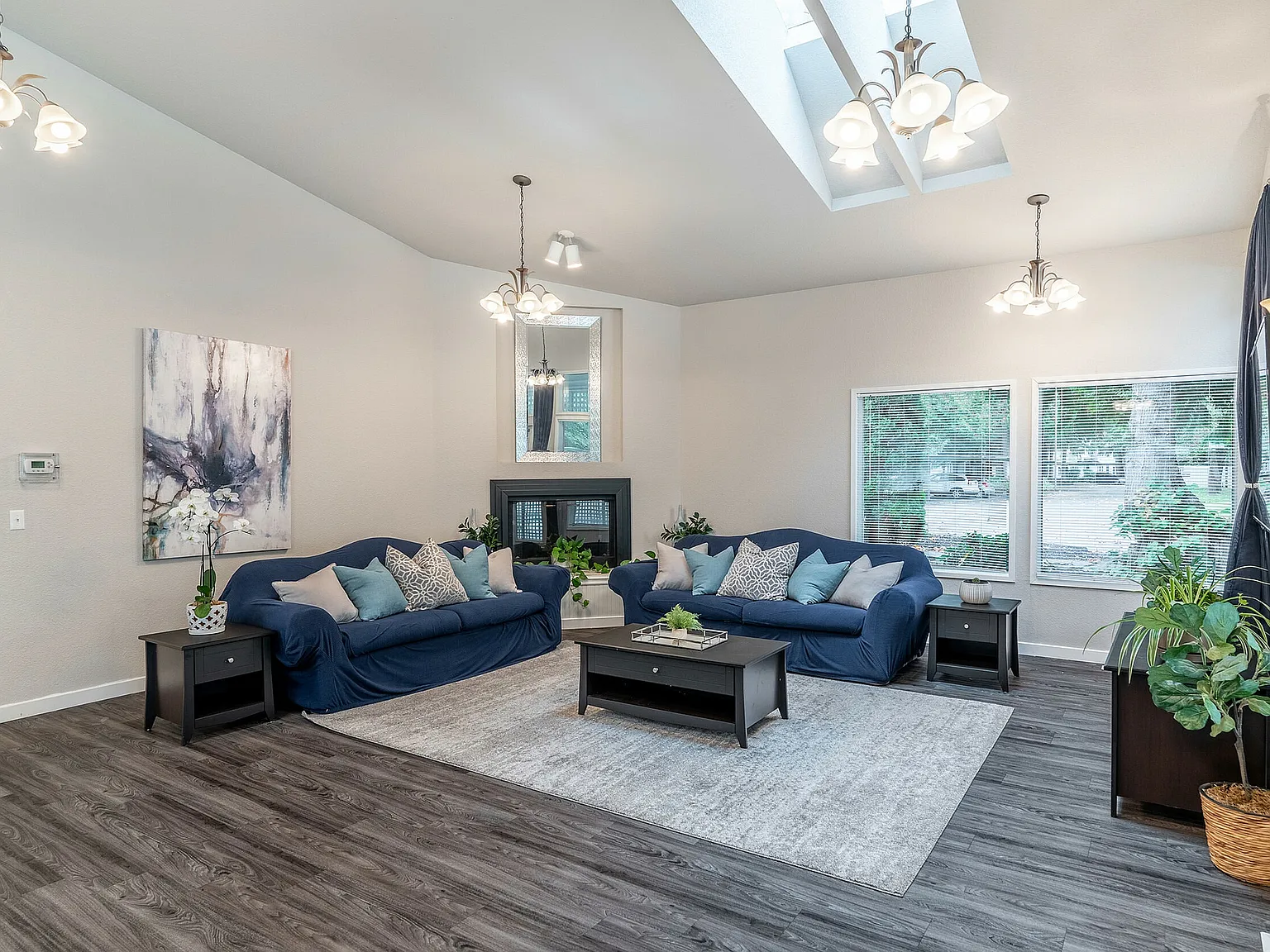 College Pointe Apartments — Photo 2