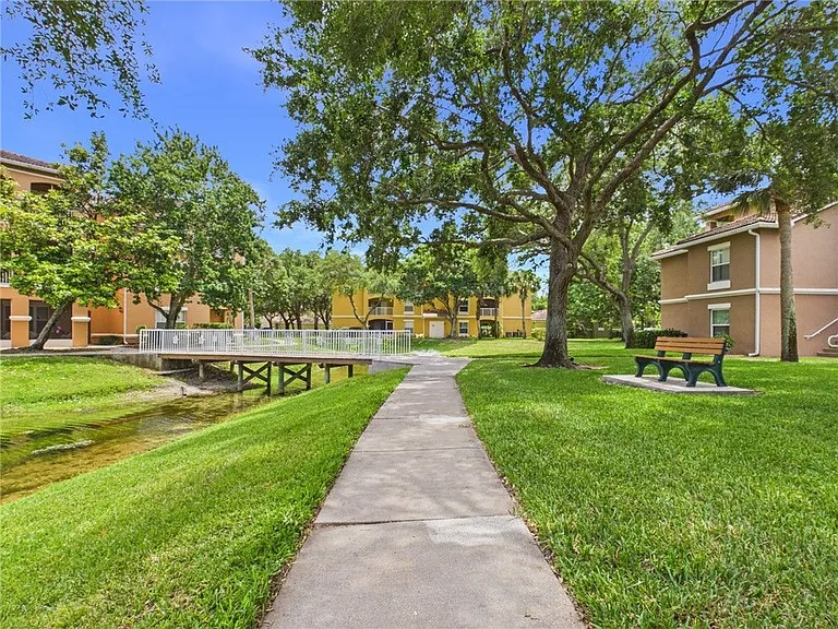 5060 Fairways Cir #F303 — Photo 19