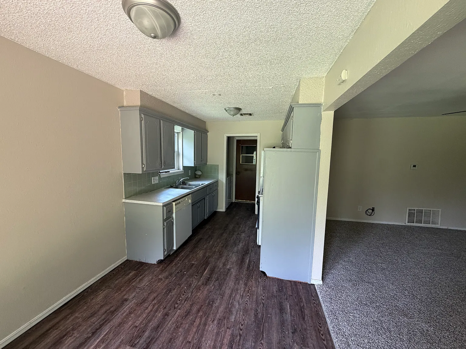 3 bed, 1.5 bath, 1080 sqft, $1,550 — Photo 4