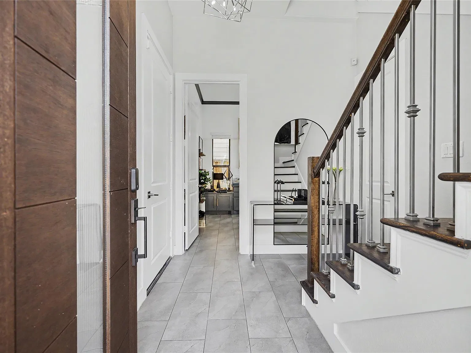 3 bed, 3.5 bath, 1938 sqft, $4,200 — Photo 3