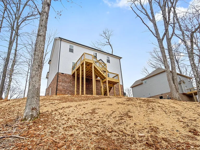 2129 Powell Rd — Photo 32