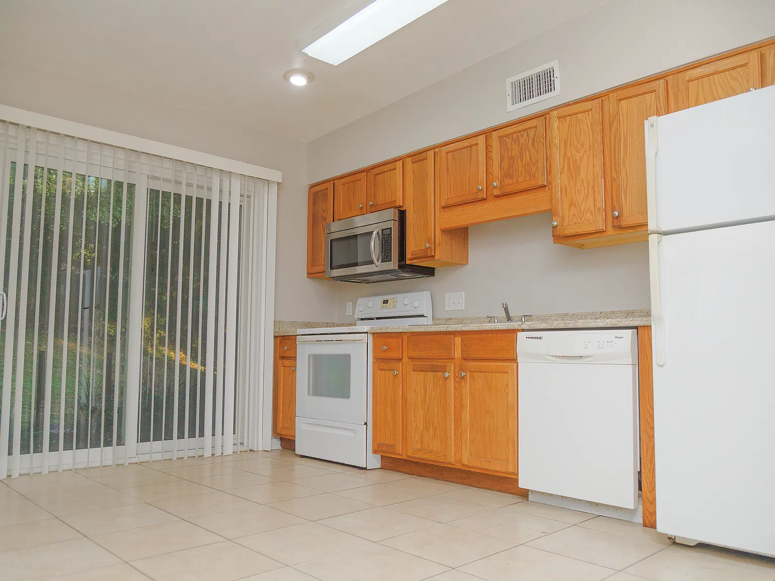 2 bed, 950 sqft, $1,250 — Photo 2