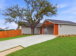 150 Oak Ridge Dr, Center Point, TX 78010
