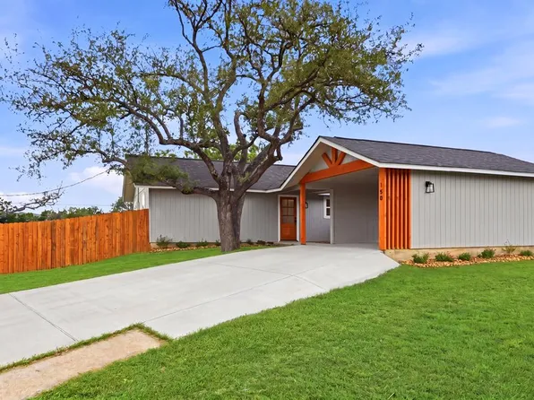 150 Oak Ridge Dr, Center Point, TX 78010