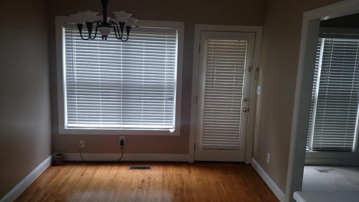 4 bed, 2.5 bath, 2400 sqft, $2,400 — Photo 3