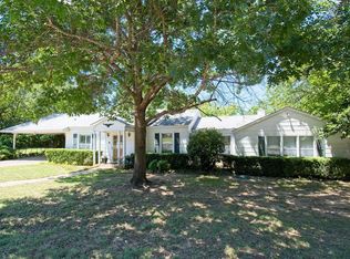 618 W Live Oak St, Jacksboro, TX 76458