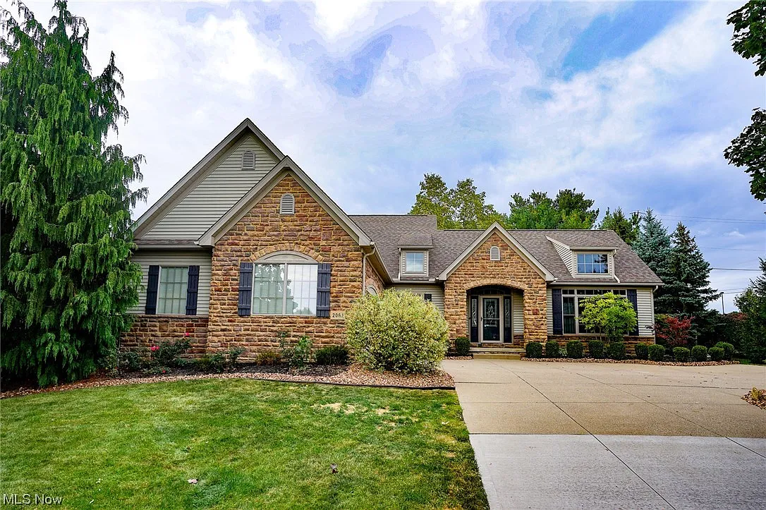 2061 Kingscote Cir NE photo 1