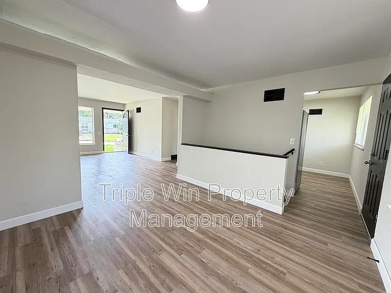 2257 Luxmore Dr — Photo 11