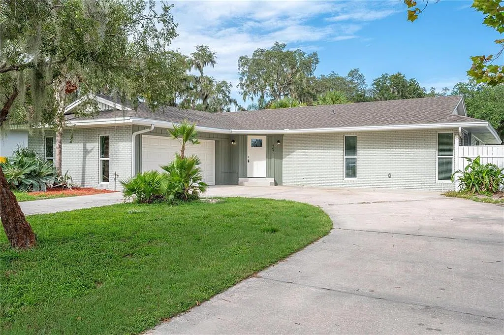4 bed, 2.0 bath, 2283 sqft, $2,400 — Photo 2