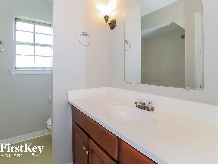 2801 Emerald St — Photo 10