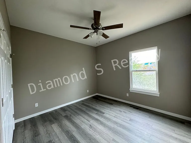 2124 N Bradbury Ln — Photo 23