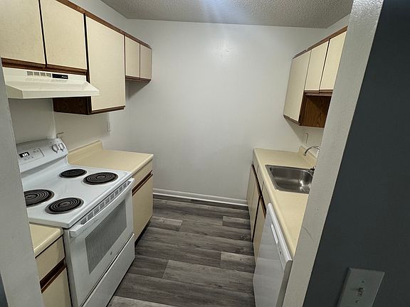 Kitchen (Middle Unit)