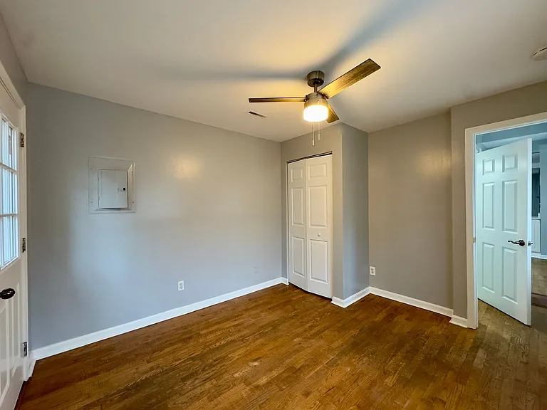 104 E Clement St — Photo 10