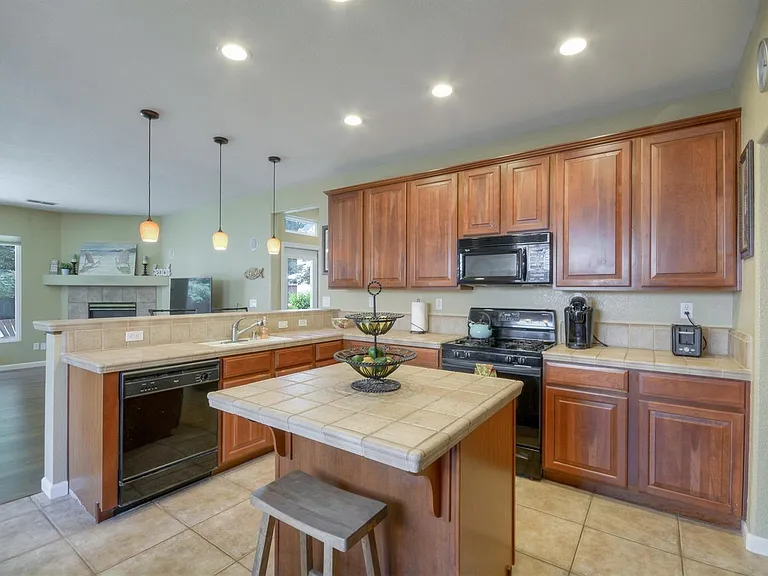 9509 Grasmeer Way — Photo 6