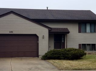 686 Shenandoah Trl, Elgin, IL 60123