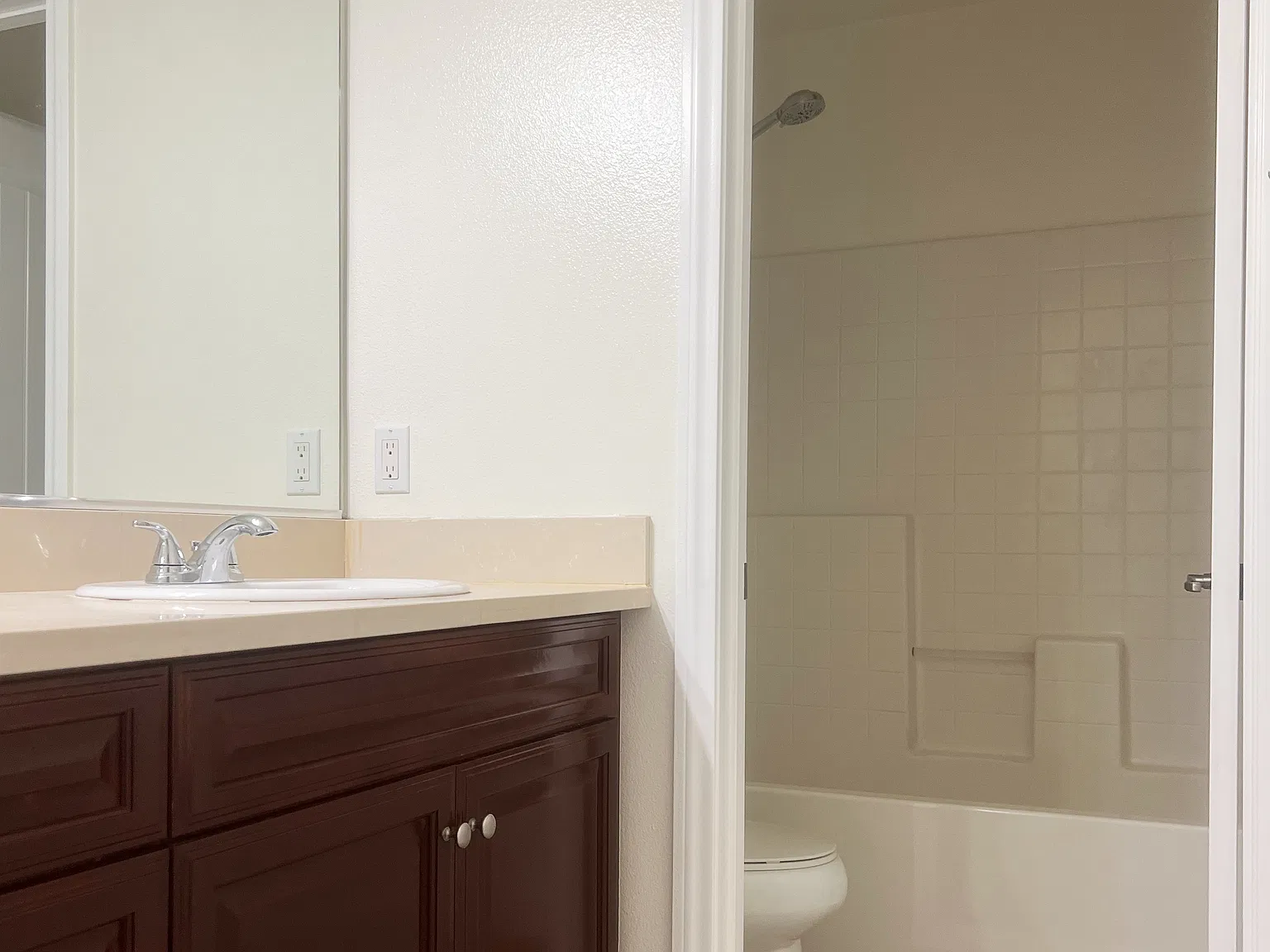 5 bed, 3000 sqft, $4,000 — Photo 4