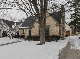 818 E Hampton Rd, Whitefish Bay, WI 53217