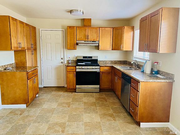 4th image of 653 Southwood Drive