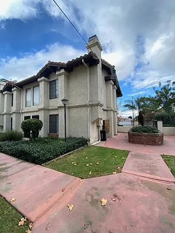 624 W Alondra Blvd #15