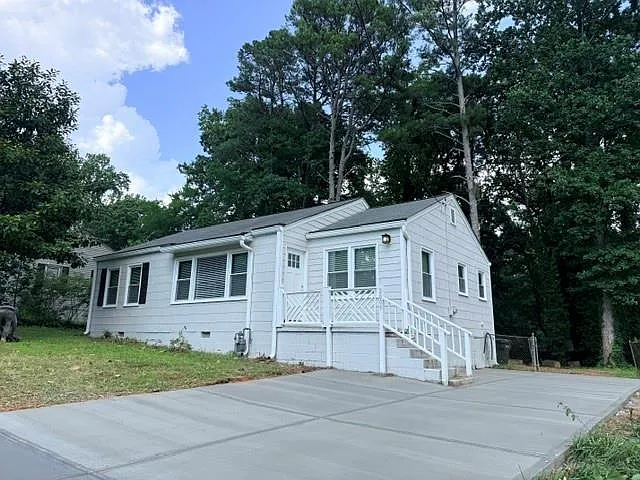 3 bed, 2.0 bath, 1229 sqft, $2,100 — Photo 2