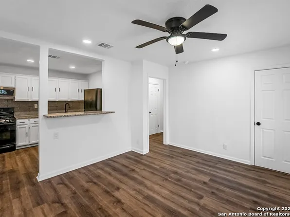122 Stolnet St, San Antonio, TX 78220