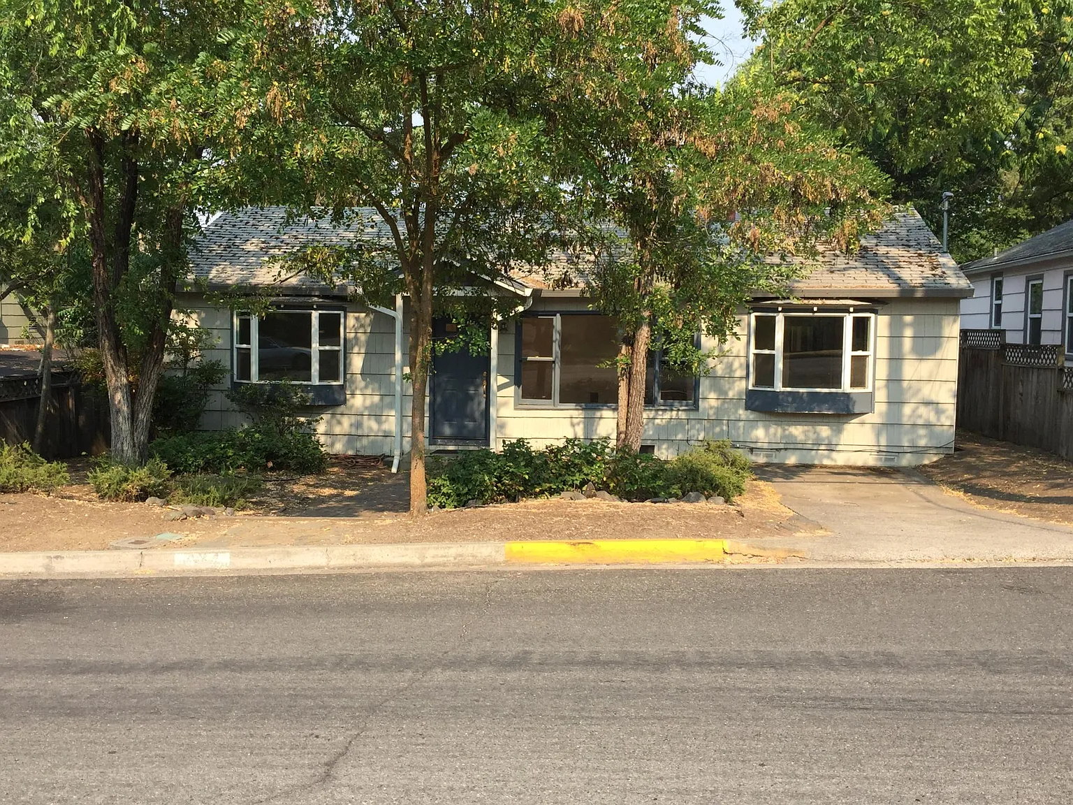 424 Beach St photo 1