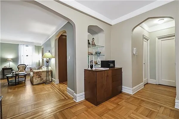 Sold by Avenue Sotheby's International Realty | media 16