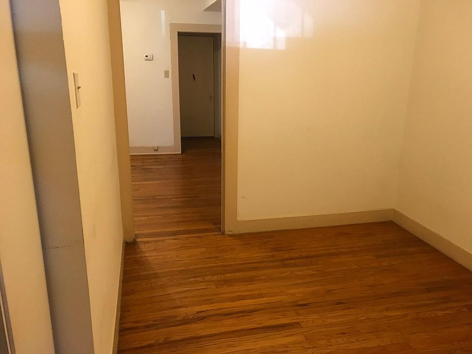 2nd image of 531 W Gramercy Pl #1
