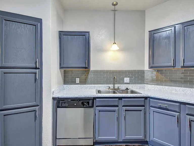 1303 Main — Photo 3