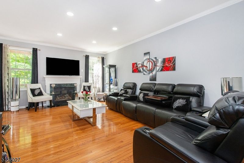 1st image of 39 Carrington Pl