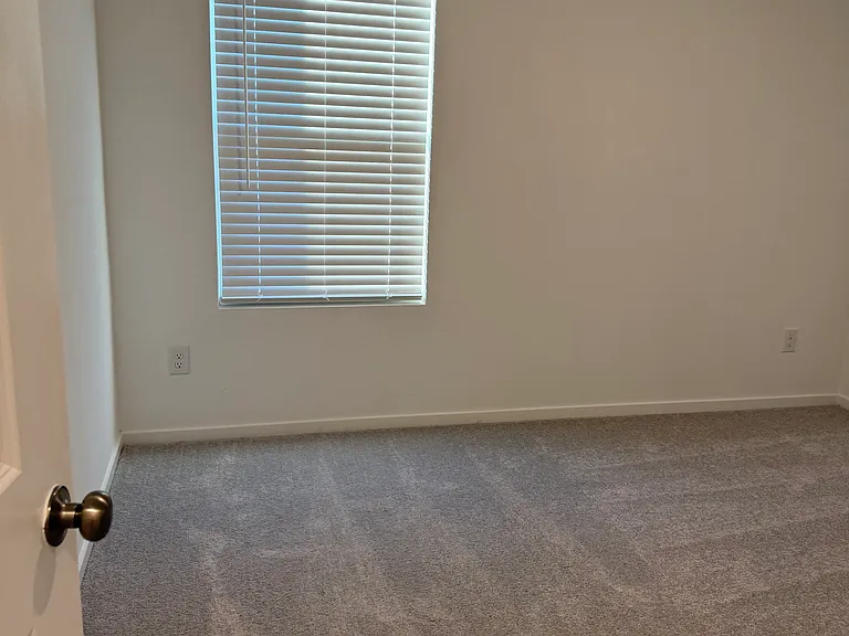 6410 Glade St — Photo 11