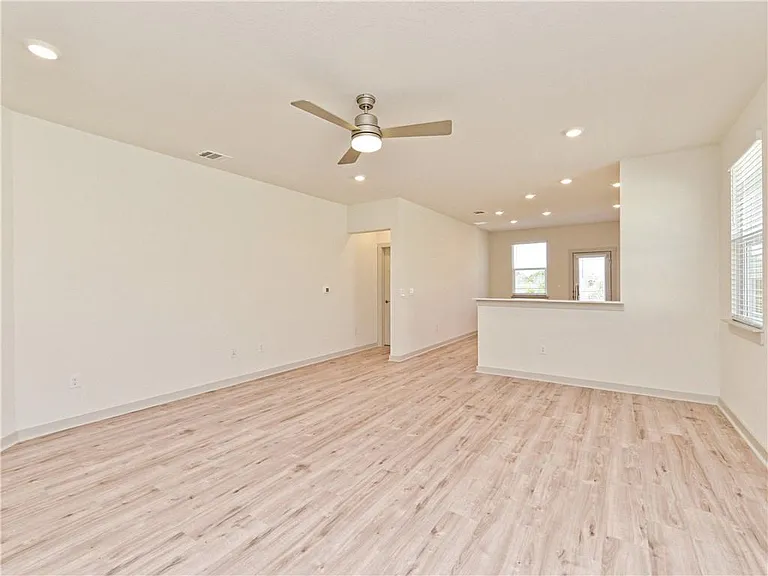7512 Daves Landing Dr — Photo 5