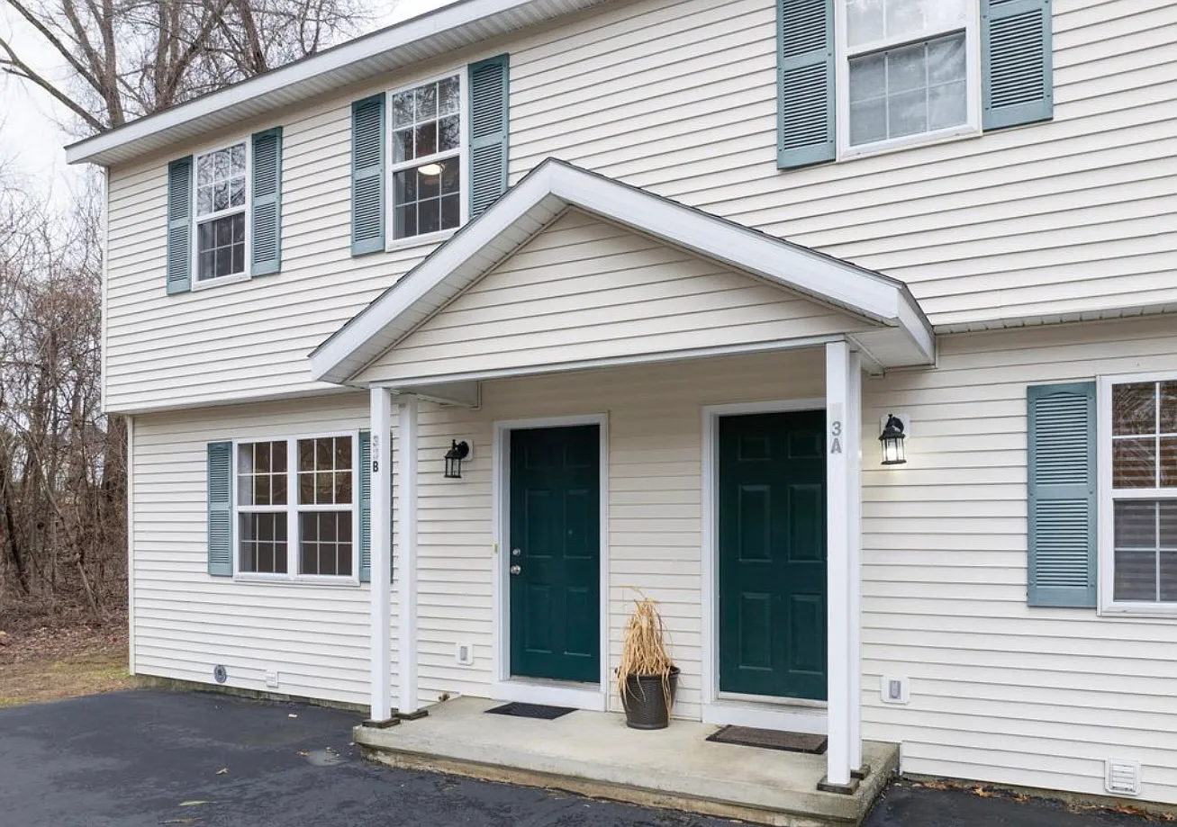 33 Cambridge Dr — Photo 2