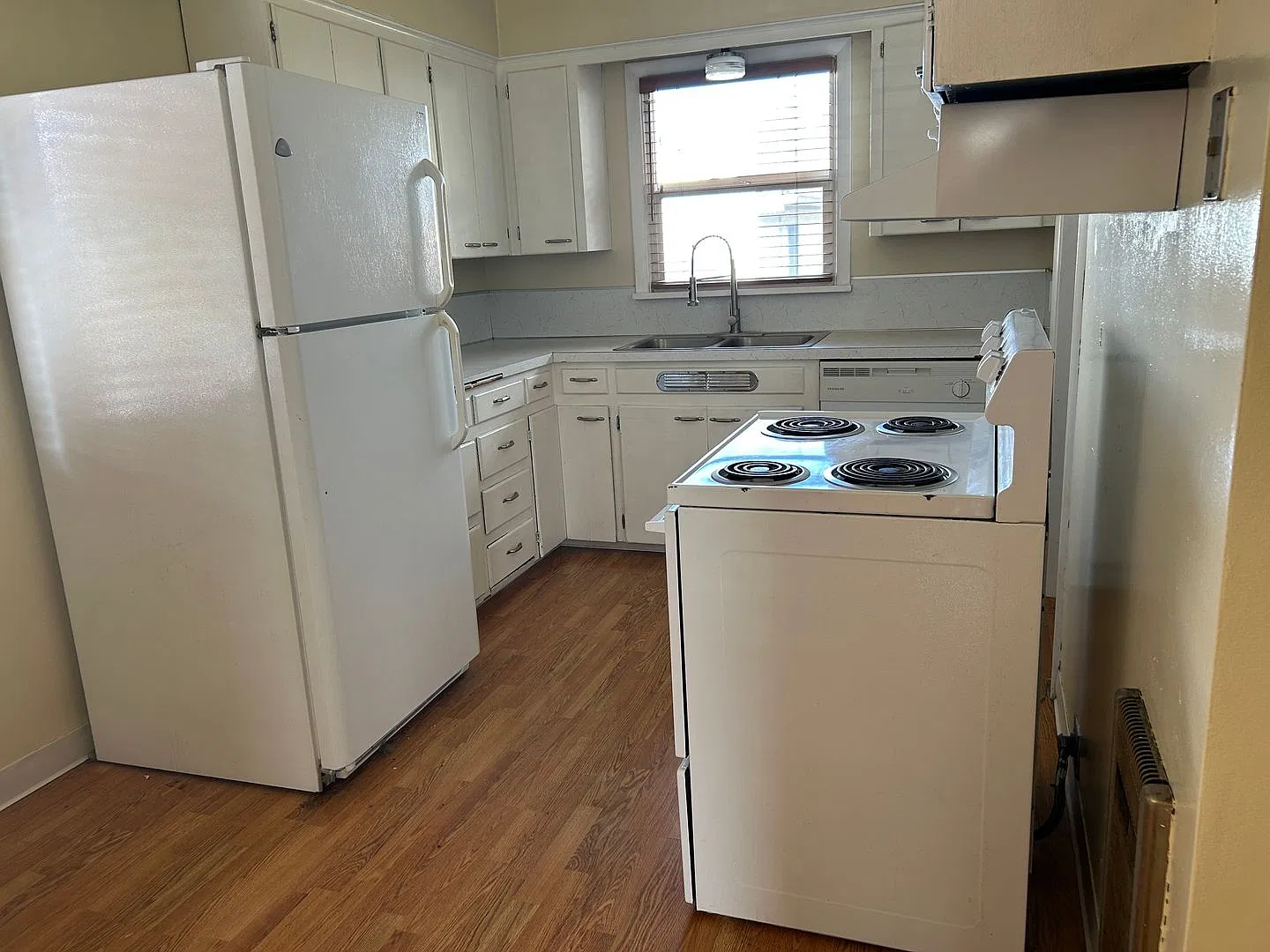 Beautiful Two Bedroom Home With Fenced In Backyard! — Photo 4