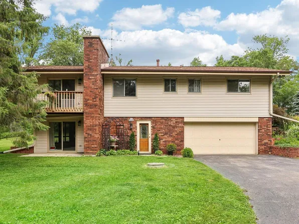 S63W24750 Mark TRAIL, Waukesha, WI 53189