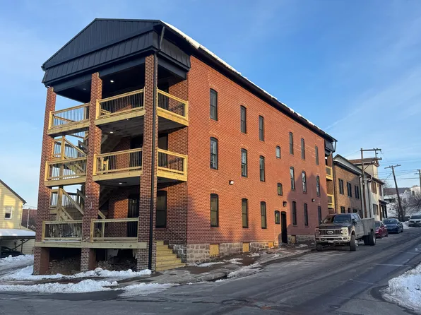 623 4th Ave APT 1, Altoona, PA 16602