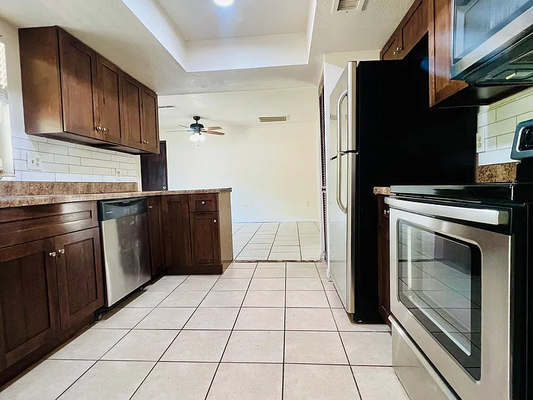 4641 Debbie Ln — Photo 12