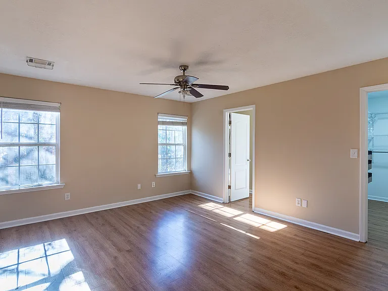 700 Keyes Dr — Photo 11