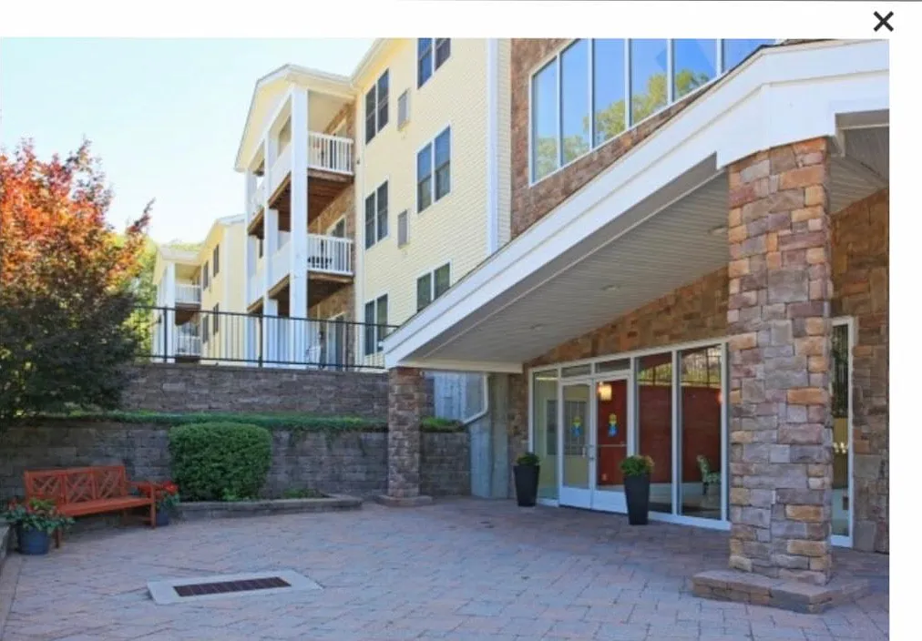 Stonington Estates Apartments — Photo 3