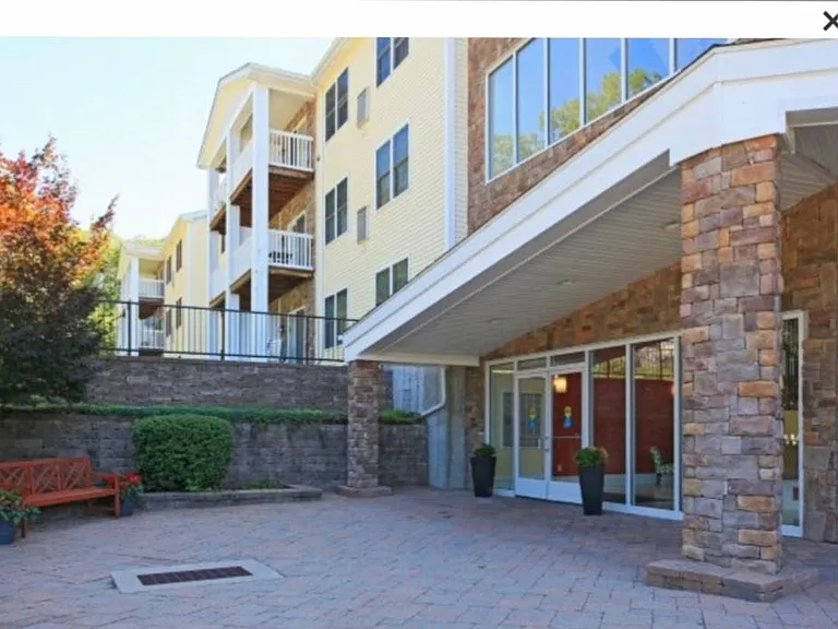 Stonington Estates Apartments — Photo 3