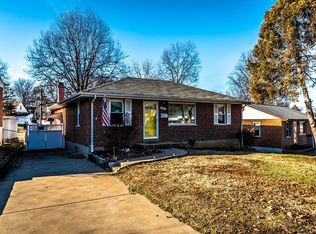 9845 Allendale Dr, Saint Louis, MO 63123