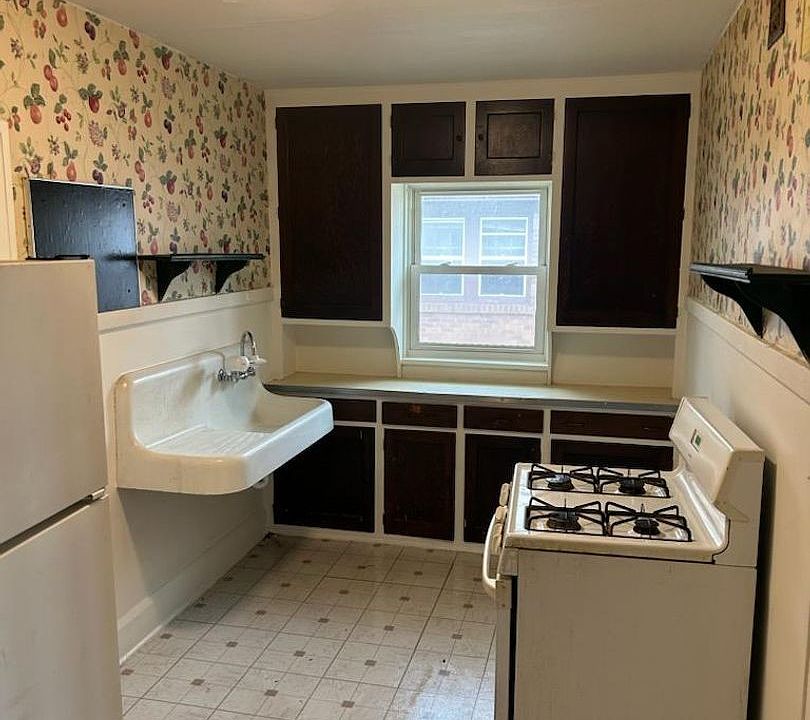 1st image of 2219 11th St #4