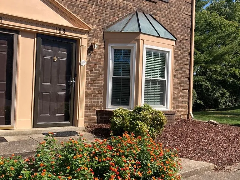 108 Lakebrink Dr — Photo 1
