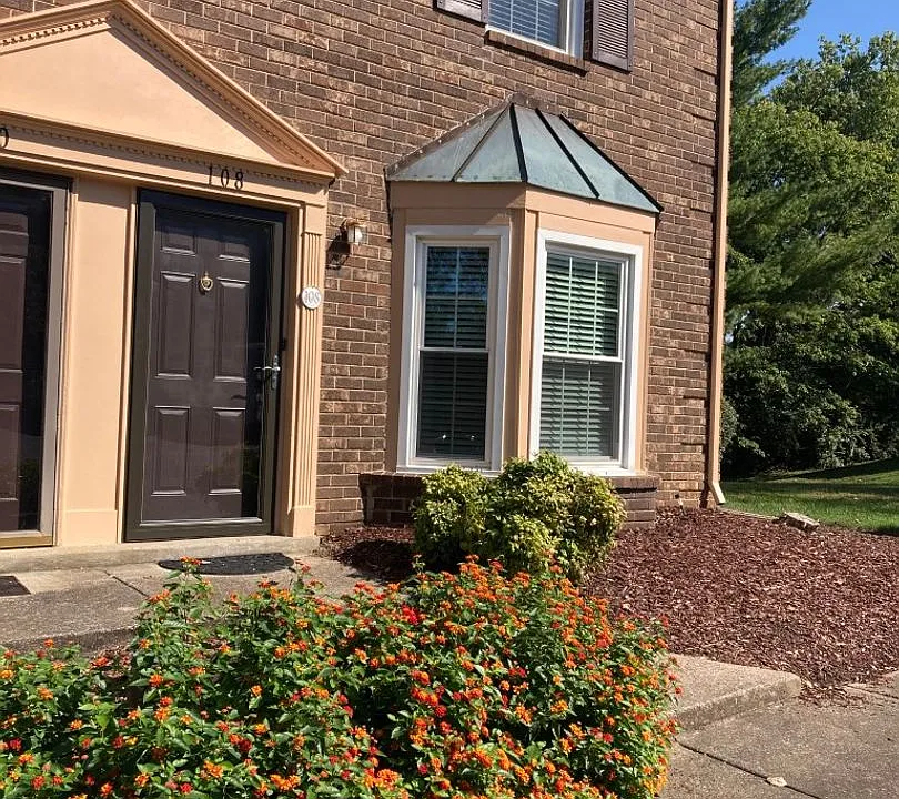 108 Lakebrink Dr