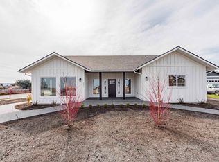 371 E Willow St, Sequim, WA 98382