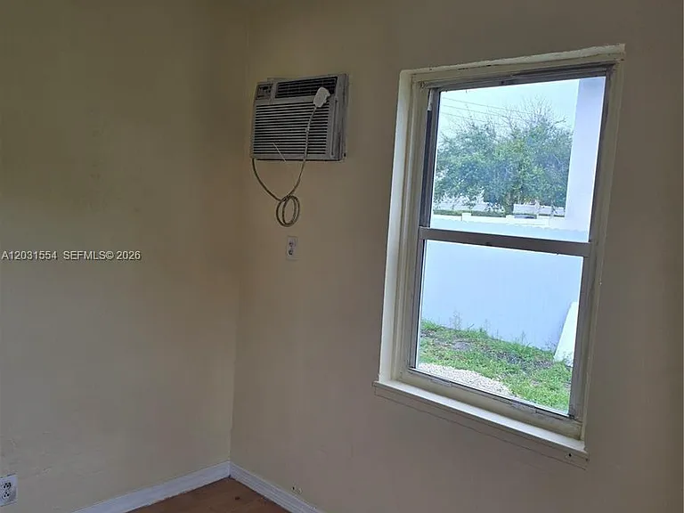 840 NE 124th St #1 — Photo 2