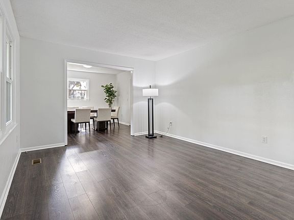 4th image of 5611 Willow Dr