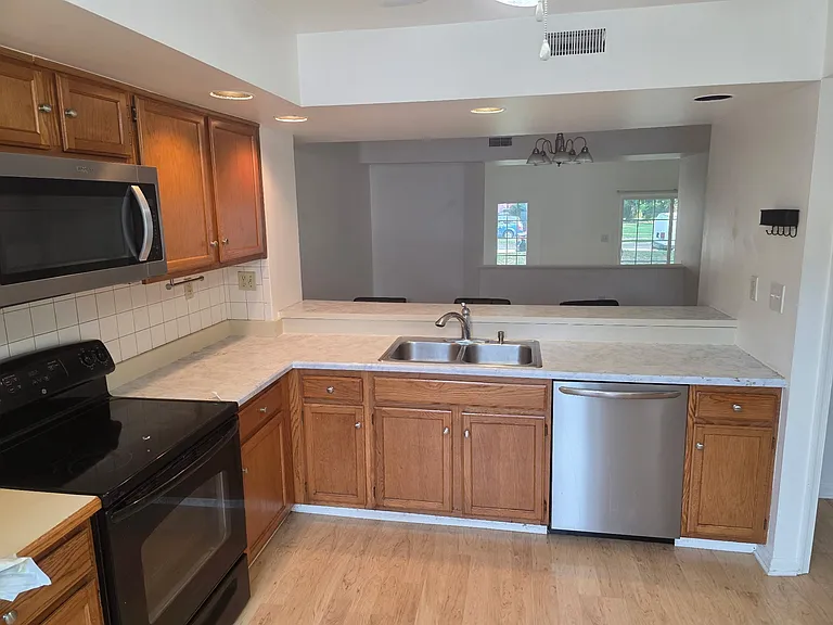 131 Freedom Ct — Photo 8