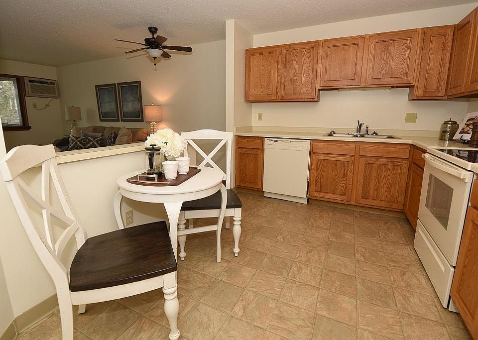 Applewoods Apartments 14191 Pennock Ave Apple Valley MN Zillow