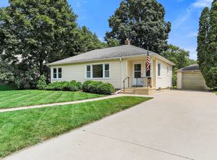 422 S Dewey Ave, Jefferson, WI 53549